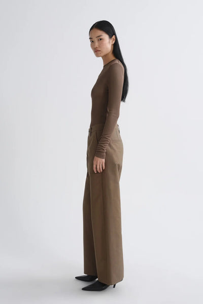 Delphi Slim Tee